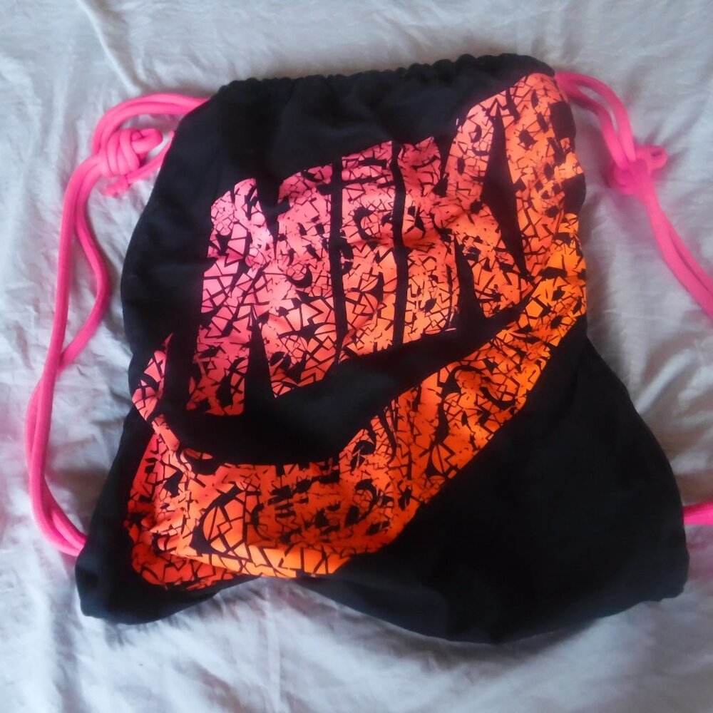 Nike Swoosh Cinch Pack Drawstring Bag Zipper Pocket Hot Pink Orange Sports Gym